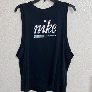 nike sleeveless workout tee